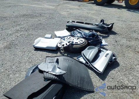 2024 Toyota Corolla Cross L z USA, uszkodzony, nr VIN 7MUAAABG9RV105847